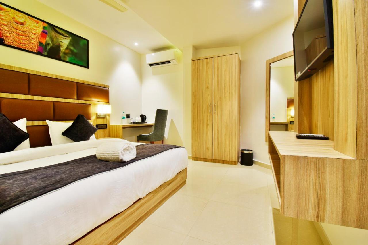 Aura One Hotel Kochi Exterior foto